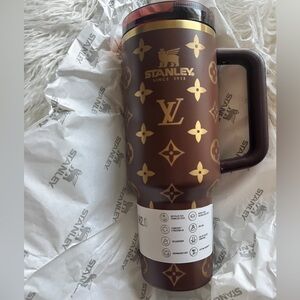 🎄✨Stanley Brown LV monogram Insulated Travel Mug✨🎄